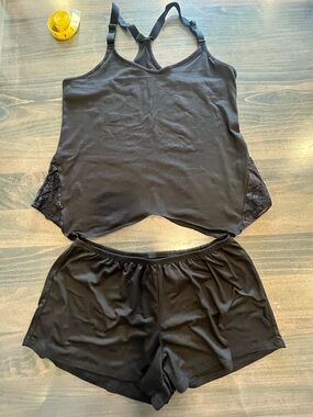 Lilac & London Summer Pajama set
Size: Medium 
Color: Black